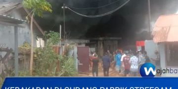 Kebakaran Hebat di Pabrik Streafom Teluk Nipah 