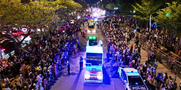 Meriah Pelepasan Pawai Takbir Oleh Walikota Batam Tanda Perekonomian Batam Melonjak