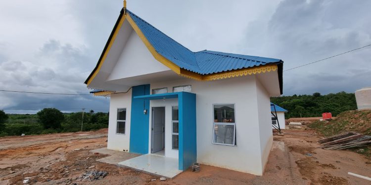 Pengerjaan 4 Rumah Contoh di Tanjung Banon