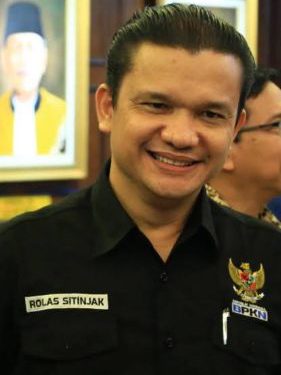DR. Rolas Kritik Profesionalisme KLHK Dalam Penahanan Paspor Kru Kapal Tangker MT Arman 114