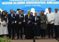 Khofifah Indar Parawansa Lantik Ikatan Alumni UNAIR Kepri