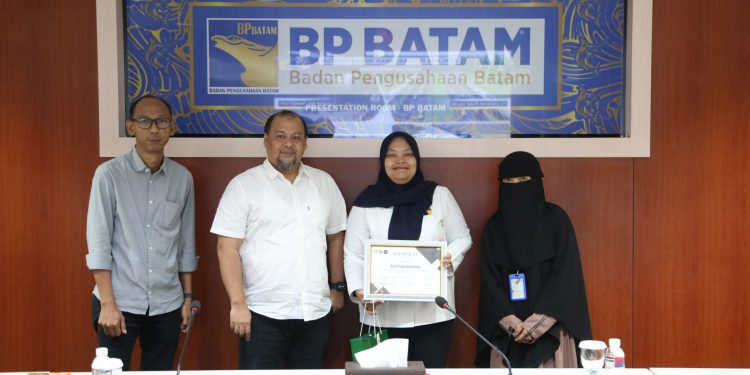 3. Tim Ekskul Jurnalistik SMA IT Imam Syafi’i  Sambangi BP Batam