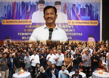 Walikota Batam H. Muhammad Rudi, Bakal Calon Gubernur Provinsi Kepri periode 2024-2029 bersama Tim Relawan, sahabat HMR dan Masyarakat Tanjungpinang di Aula Convention Center. Aston Hotel. (Foto: ist/mbc)