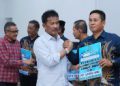 Sekda Dampingi Walikota Batam Serahkan Insentif Untuk RT/RW
