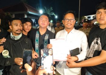 DPRD Kota Batam Anwar Anas Serap Aspirasi Pendemo Penolakan RUU TNI