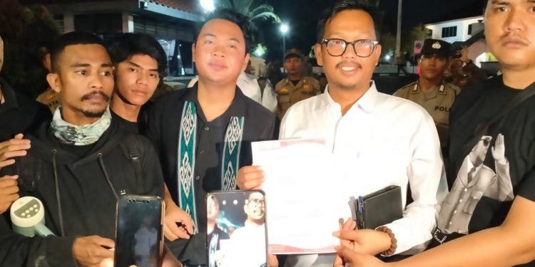 DPRD Kota Batam Anwar Anas Serap Aspirasi Pendemo Penolakan RUU TNI