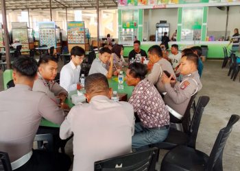 POLANTAS MENYAPA: Ngopi Bareng Driver Truk Batu Besar, Tekankan Pentingnya Taat Aturan dan Keselamatan Jalan