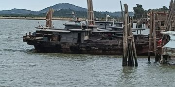 Diduga Ayong Beserta Aparat Kendalikan distribusi  Solar  Jalur Laut