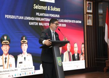 Atas Nama Wali Kota, Kadis Kominfo Batam Kukuhkan LKS Kristen: Fokus pada Masyarakat Rentan