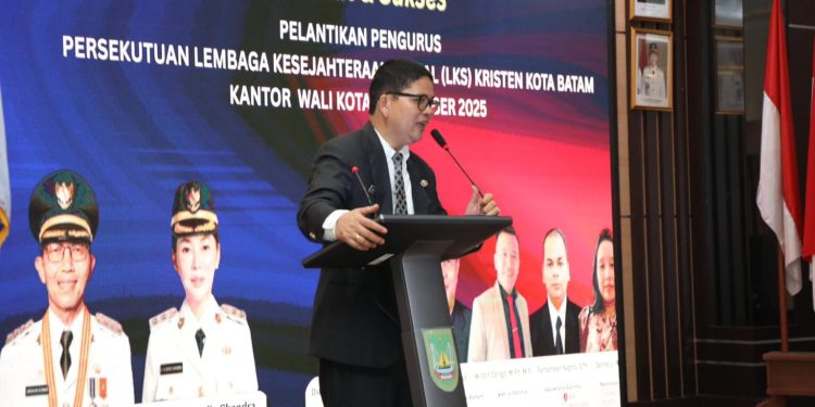 Atas Nama Wali Kota, Kadis Kominfo Batam Kukuhkan LKS Kristen: Fokus pada Masyarakat Rentan