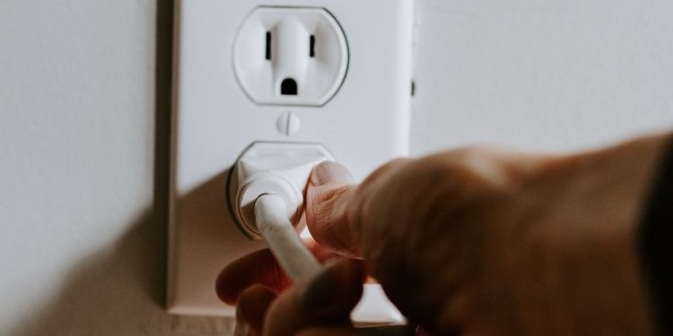 Boros Listrik? 6 Kebiasaan Ini Biangnya!