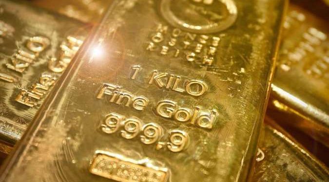 Emas Anjlok Pasca Rekor: Investor Panen Keuntungan