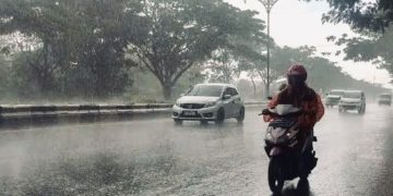 BMKG Prediksi Hujan Lebat, Waspada Risiko Berkendara