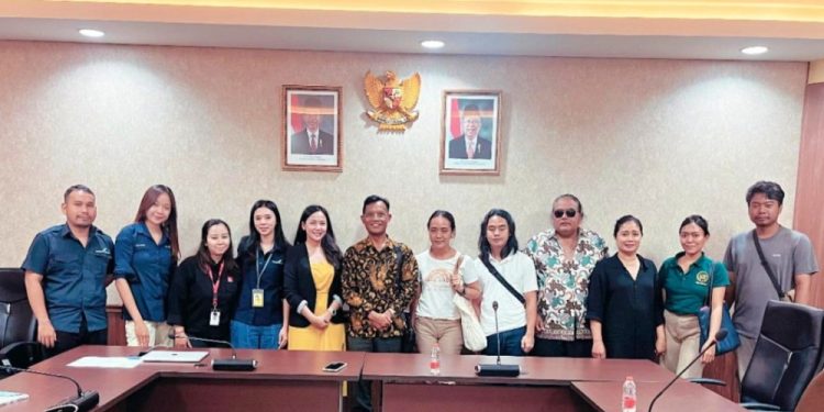 Natal Ceria Bandara Ngurah Rai: Sambut Penumpang dengan Kenangan Manis