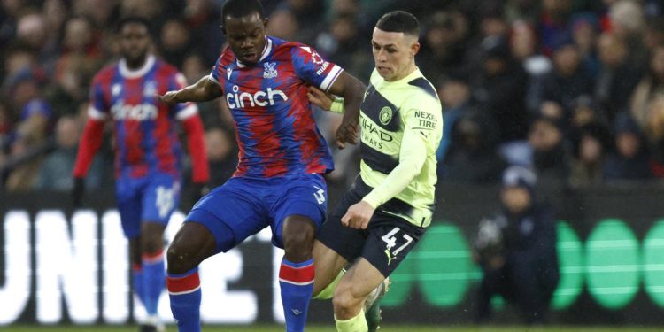 City Bidik Bek Timnas Inggris Crystal Palace