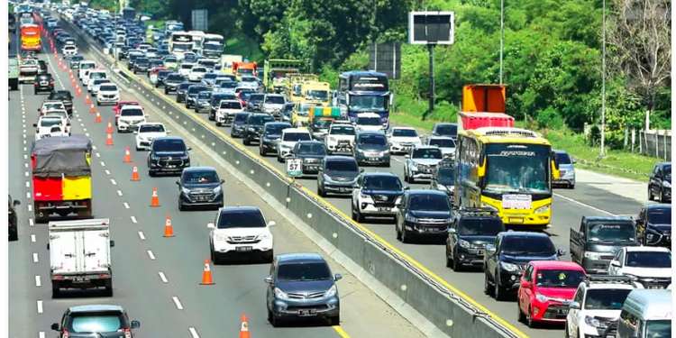 Nataru 2025: Fakta Korlantas Ungkap Penurunan Drastis Kecelakaan!