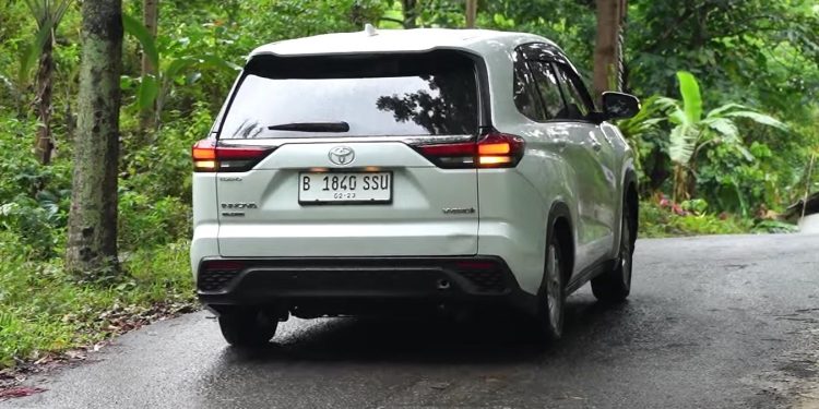 Kelihatannya aman, kebiasaan ini diam-diam bikin transmisi mobil matik cepat rusak