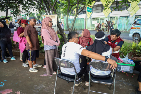 Foto: Antusiasme warga ikut cek kesehatan gratis di CFD Bekasi