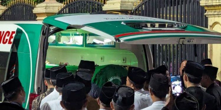 Jenazah KH Amal Zarkasyi tiba di Gontor