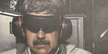 Trump rilis foto Maduro dalam tahanan di kapal USS Iwo Jima, mata ditutup dan diborgol