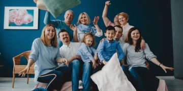 8 strategi psikologis agar reuni keluarga lebih mudah, hangat, dan menyenangkan