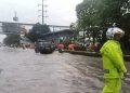 Daan Mogot Banjir 35 Cm, Lalin Macet Total
