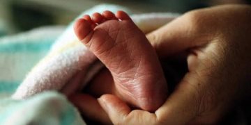 Ibu di Surabaya membunuh bayinya karena ketakutan