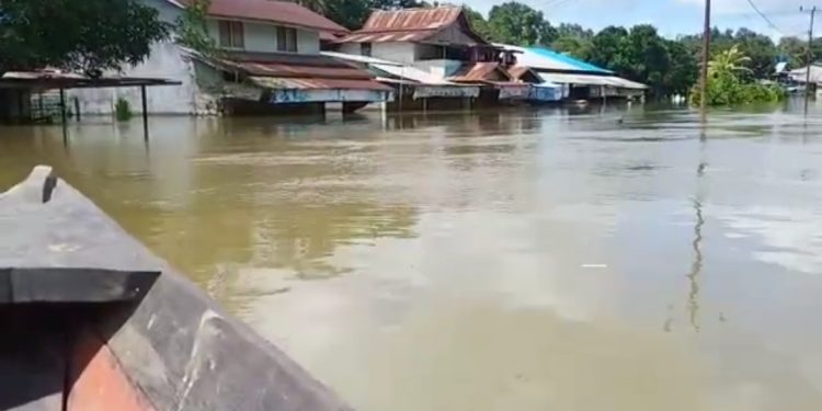 Istiyawati Terkejut: Banjir Mendadak Kepung Rumah di Ketapang Kendal