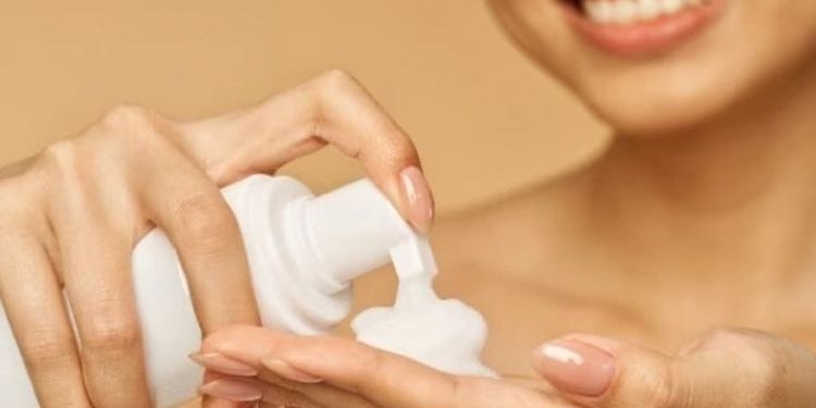 Atasi Jerawat PCOS: Kunci Sabun Wajah Lembut