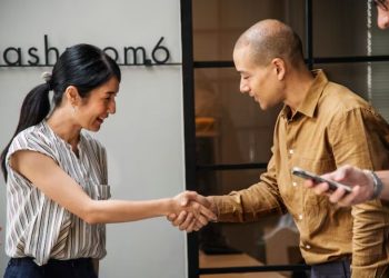 8 Kebiasaan Sopan yang Memukau: Panduan Psikologi