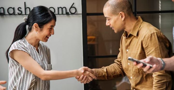 8 Kebiasaan Sopan yang Memukau: Panduan Psikologi