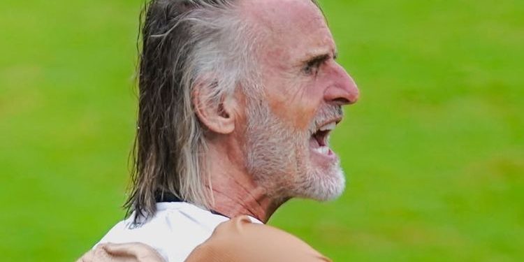 Dewa United Tak Gentar: Olde Siap Hadapi Tavares di Kandang Persebaya