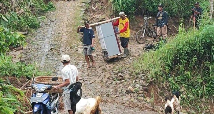 Tanah Gerak Padasari Meluas, 2.453 Warga Tegal Mengungsi